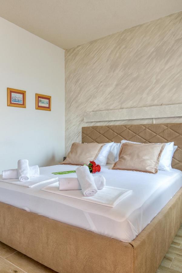 Boka Bay Paradise Apartments - Oasis Of Piece โกตอร์ ภายนอก รูปภาพ